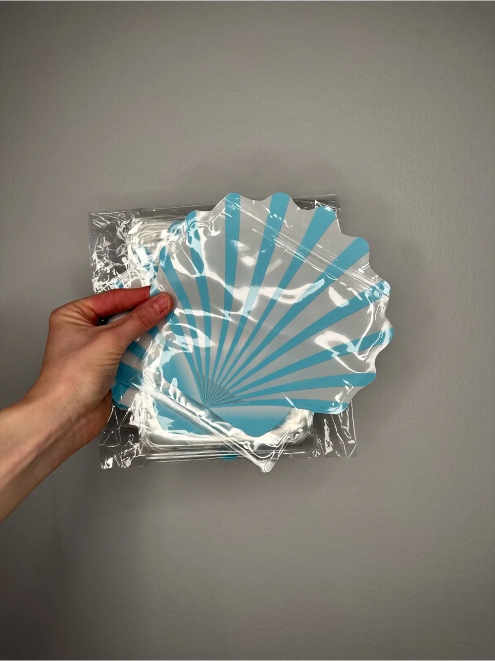 Seashell Shaped Party Plates - Light Blue & White - Pack of 15